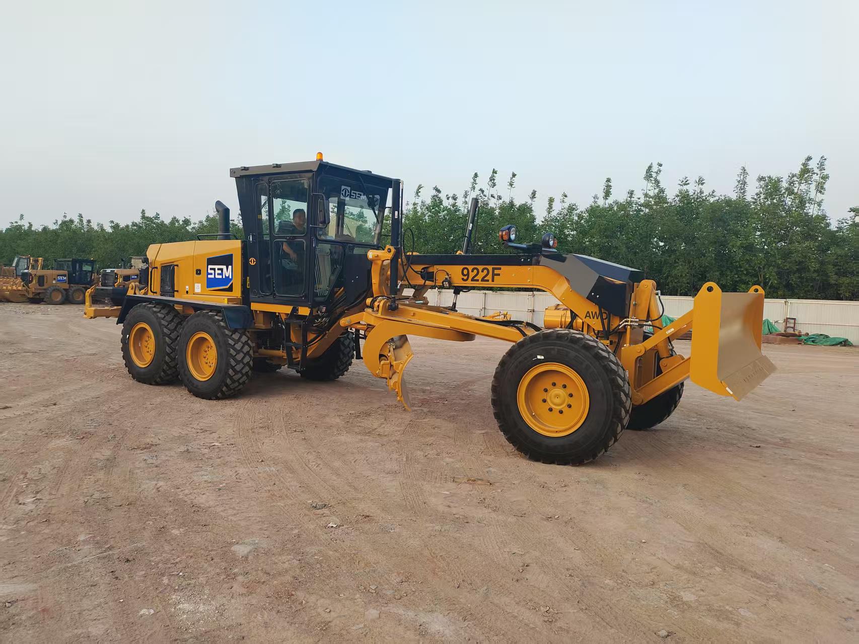 Автогрейдер SEM 922F полный привод