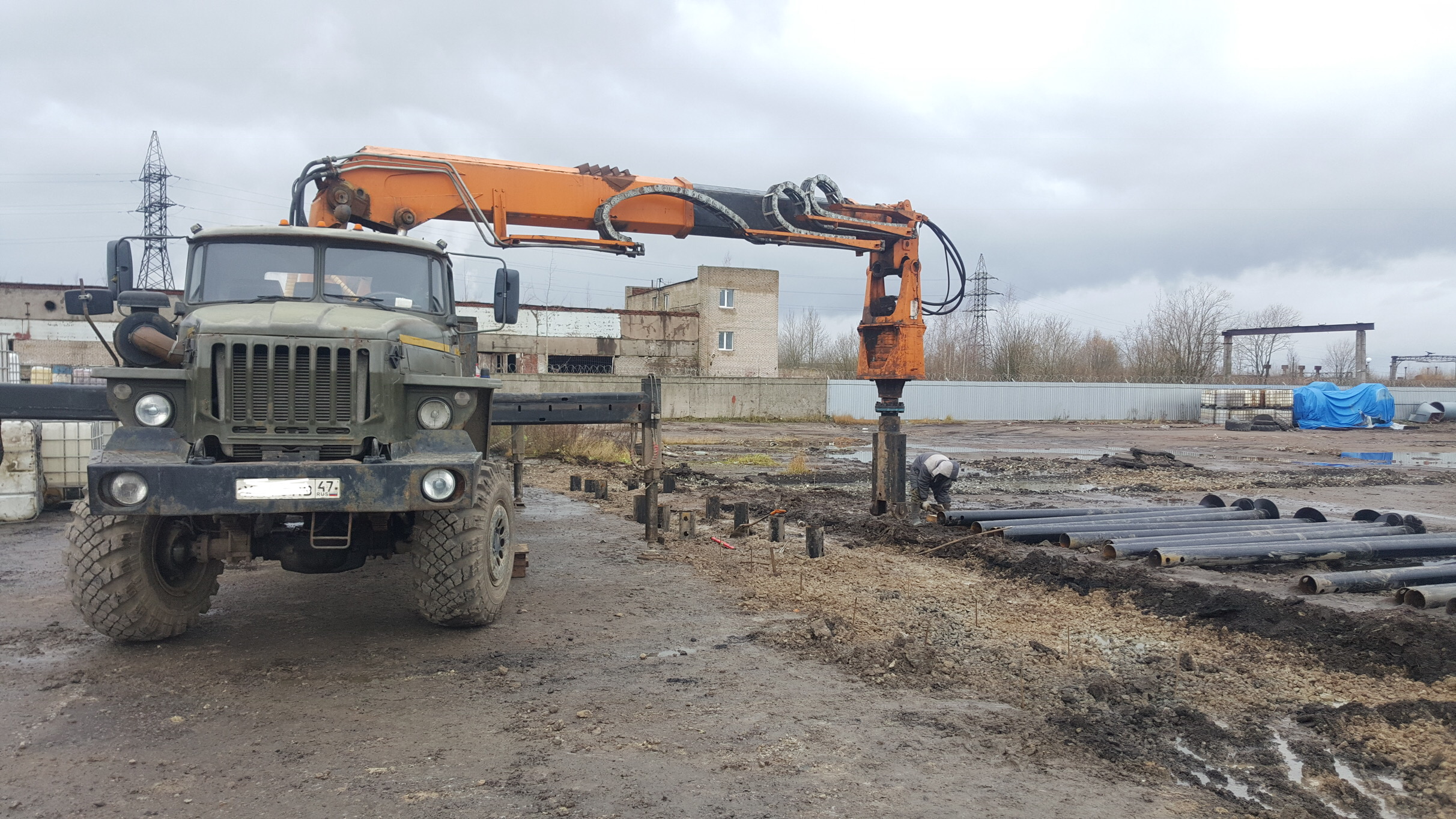 Бурильно-крановая машина УРАЛ Убм 85